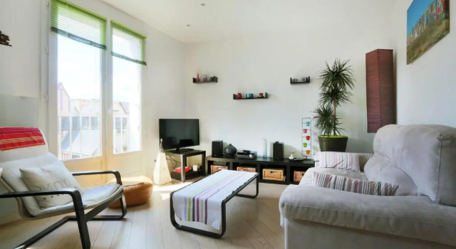 Апартаменты Quiet Apartment in the Old Tours, 15' Walking From Train Station #Halles