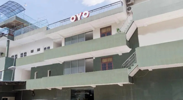 OYO 553 Gentala Hotel, Rezerwuj Hotel Medan Sumatra