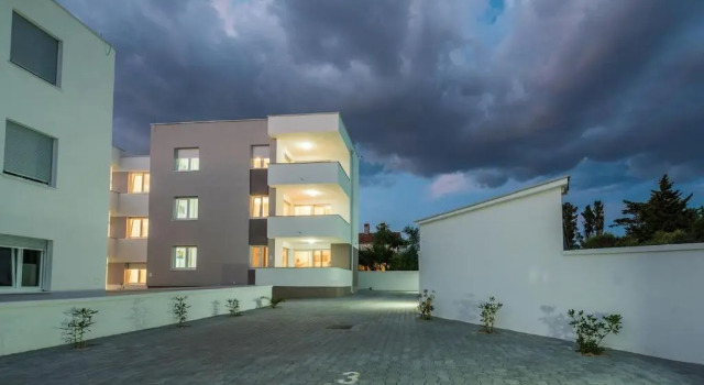 Villa Star 6 a centrally located ap. with a pool, Забронировать Вилла Коттеджи Новалья, Коттедж