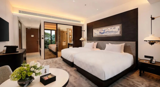 Deluxe Twin Club room Padma Hotel Semarang