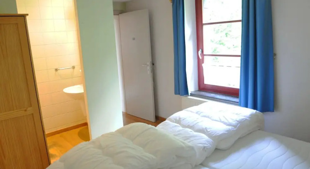Holiday Home in the Middle of the Forest, Ideal for a Family Reunion, Забронировать Отель Отели Land of Marche et Nassogne с парковкой, Парковка