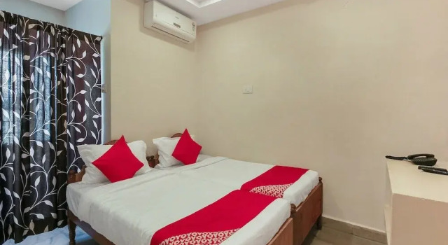 Sri Balaji Lodge By OYO Rooms, Rezerwuj Hotel Maula Ali Telangana
