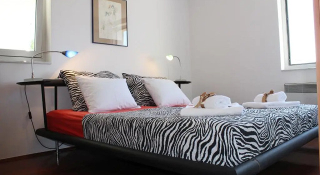 Apartments PineWood Villa, Забронировать Апартаменты/квартира Отели Крка с парковкой, рядом с Krk Harbour, Парковка