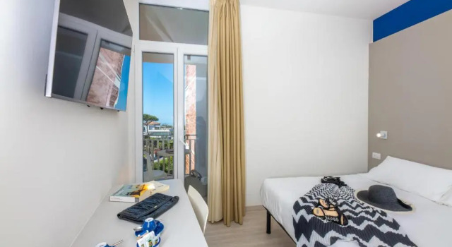 Одноместный номер Standard с балконом Amarina Hotel