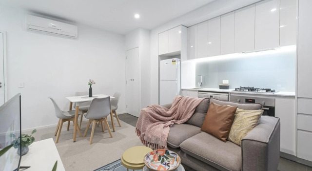 FS108c Exquisite and warm 1BR nest in Footscray Pool Gym, Book Hotel  