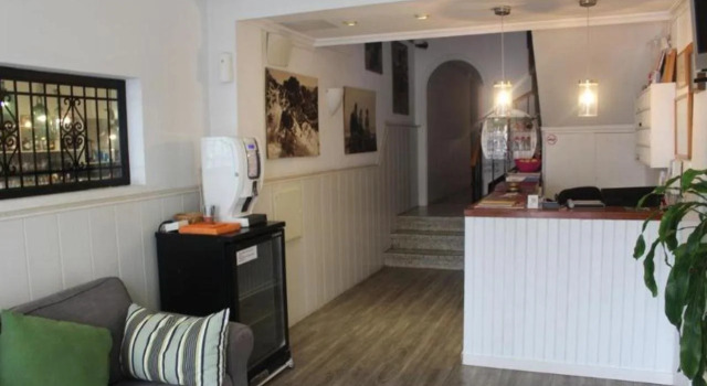 Hostal Paco Marbella, Забронировать Хостел Хостелы Марбелья, рядом с Плаза Де Лос Нараньйос, Хостел