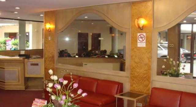 Green Teak House, Забронировать Отель Отели Бангкока с парковкой, рядом с Тайская торговая палата, Парковка