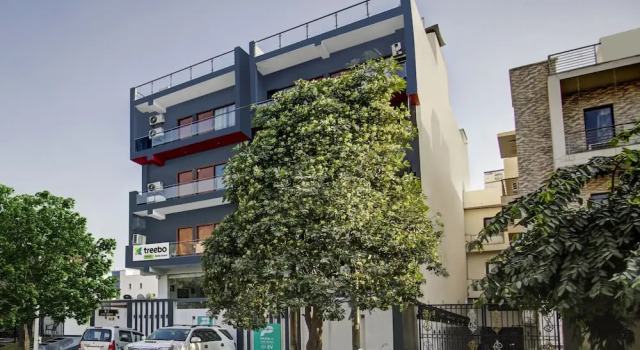 OYO Townhouse 80033 Noida Grand, Забронировать Дом для отпуска Нойда штат Уттар-Прадеш