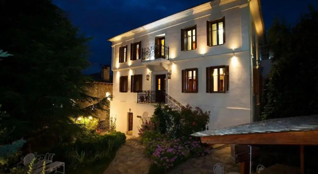 Archontiko Polyzos, Book Apartment Volos 