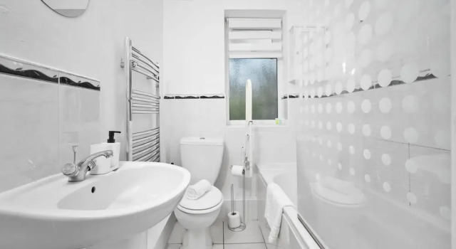 Stylish Three Bedroom Retreat With Garden, Забронировать Отель Отели Англии 3 звезды, 3*