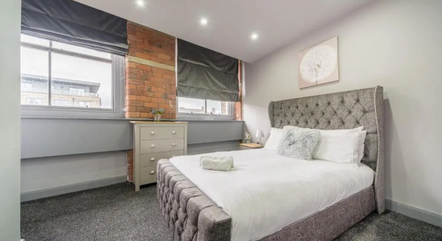 Апартаменты Deluxe Huddersfield Central Lodge