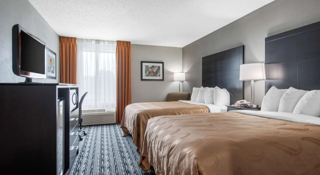 Четырёхместный номер Standard Quality Inn & Suites Brownsburg - Indianapolis West