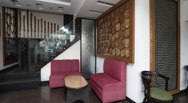 OYO 14574 Hotel Yadu Residency, Забронировать Отель Отели Мератх с парковкой, Парковка