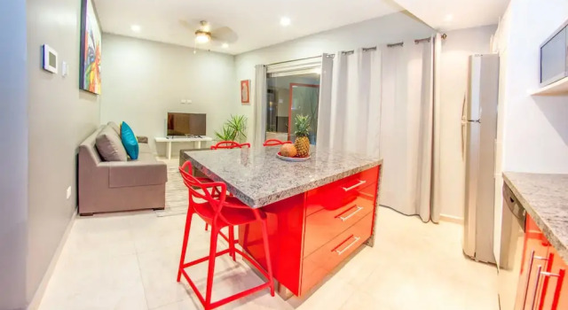 Номер Deluxe c 1 комнатой с балконом и с видом на город In heart of town 1BR condo in steps distance from the 5th Av by Happy Address