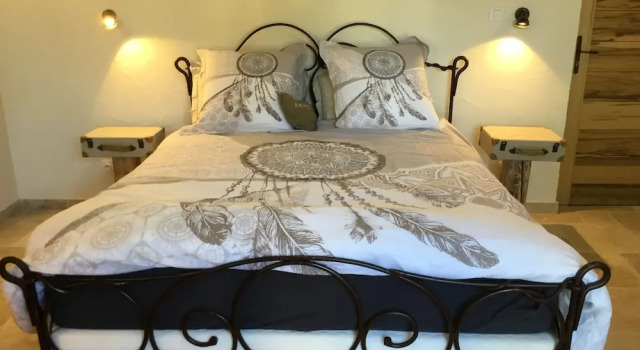 Le Mas de Nonin - Chambres d'hotes, Rezerwuj Bed and Breakfast Noves Carros