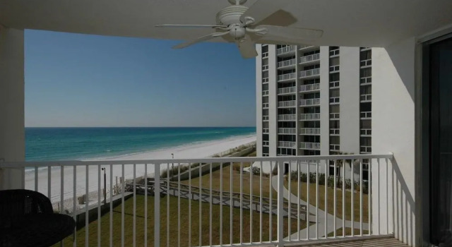 Shoreline 1043 Condo by RedAwning, Varaa Hotelli Hotellit Emerald Coast uima-altaalla, Uima-allas