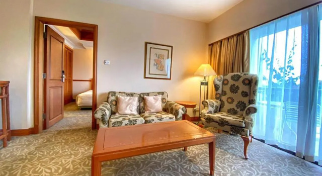 Люкс с 2 комнатами Tiara Labuan Hotel