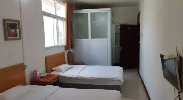 Neixiang Yijia Hotel