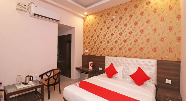 FabHotel Heaven Grand, Забронировать Отель Отели Гомти Нагара с парковкой, Парковка