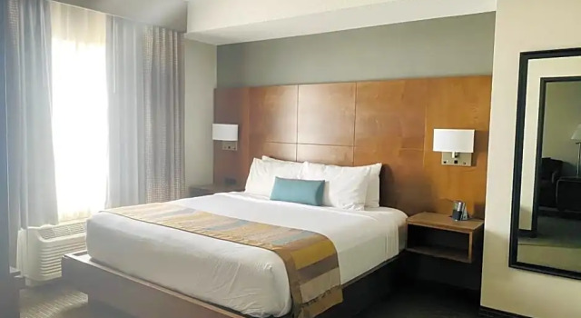 Двухместный люкс Wingate by Wyndham Calgary Airport