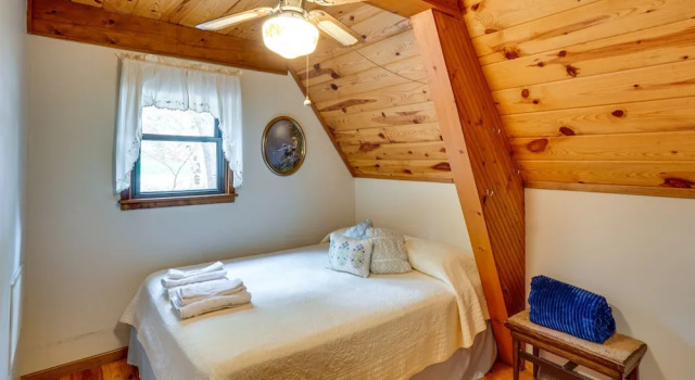 Lakefront Sunrise Beach Cabin w/ Private Dock!