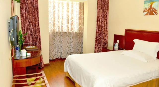 GreenTree Inn Anhui Hefei Chenghuangmiao Business, Book Hotel Hotels in Luyang with Breakfast, Breakfasts