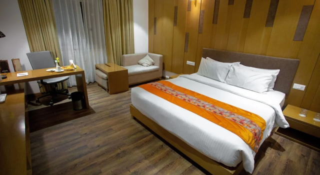 Номер Business Citadel Hotel By Vinnca Shamshabad Airport, Hyderabad
