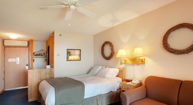 Cove Point Lodge, Prenota Hotel Beaver Bay Minnesota