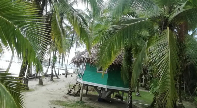 Коттедж Buccaneer Resort