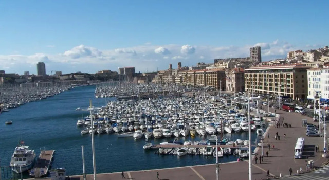 Трёхместный номер Deluxe с частичным видом Escale Oceania Marseille Vieux Port