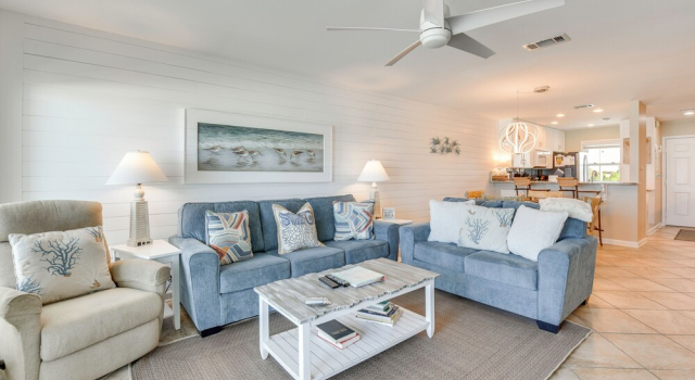 2-story Beachfront Condo in PCB w/ Community Pool!, Забронировать Апартаменты/квартира Пляж Вест-Панама-Сити США