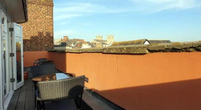 Апартаменты Stunning Central Exeter Apartment with balcony and fantastic view