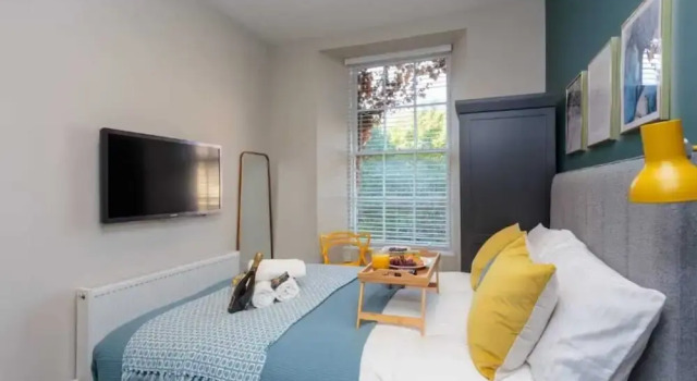 2bed 2bath Apartment Beneath Edinburgh Castle, Забронировать Апартаменты/квартира Апартаменты Эдинбурга, рядом с St George's West Church, Апартаменты/квартира