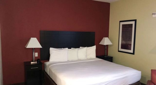 Двухместный номер Standard Suburban Studios Cedar Falls