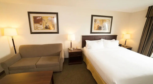 Holiday Inn Express Hotel & Suites WHITECOURT, an IHG Hotel, Foglalás Szálloda Whitecourt Alberta