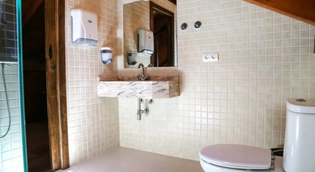 Кровать в общем номере hostal Saint James Way