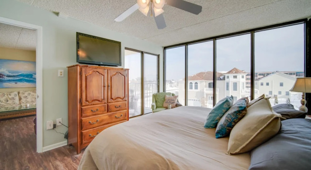 Beautiful Brigantine Condo w/ Patio & Beach Access, Забронировать Апартаменты/квартира Бригантин Джерси-Шор