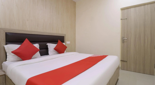 OYO 76273 Gold Inn, Varaa Hotelli Zirakpur Haryana