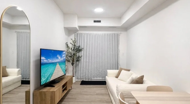 Condo w 2 Beds 13 Mins From West Edmonton Mall, Prenota Appartamento Hotel a Alberta con parcheggio, Parcheggio