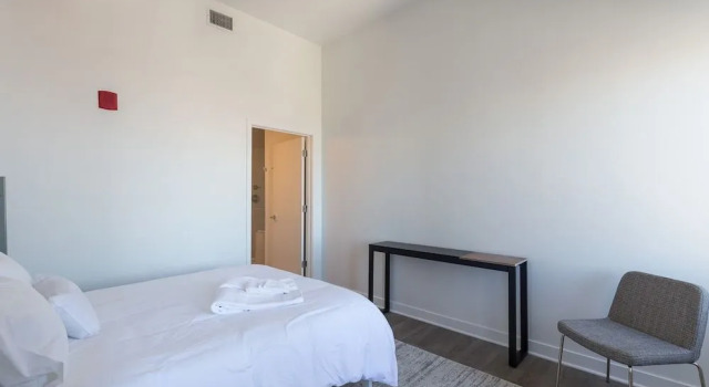 Sky on Main - Luxe DT Apts with Gym + Roof Terrace by Zencity