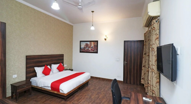 OYO 2484 Hotel Silver Star, Забронировать Отель Отели штата Раджастхана с парковкой, Парковка
