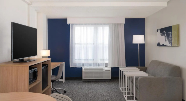 Четырёхместный люкс Spark By Hilton Orangeburg