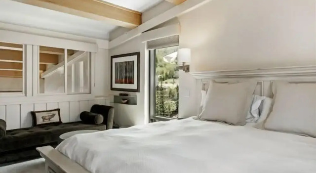 3 Bedroom Antlers Vacation Rental With Incredible Slopeside Views and Just a Short Walk to Gondola and Lionshead Village