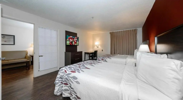 Четырёхместный люкс Red Roof Inn & Suites Savannah Airport