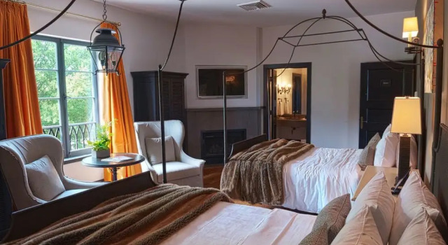 Четырёхместный номер Deluxe Hotel Domestique
