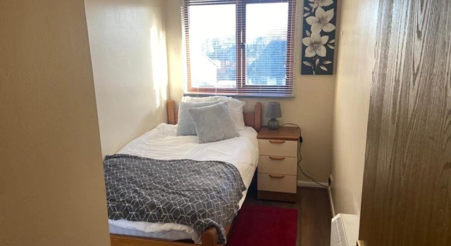 Cozy Two Bedroom Apartment Located in Gravesend, Varaa Huoneisto Asunnot kohteessa Merseyside, Huoneisto