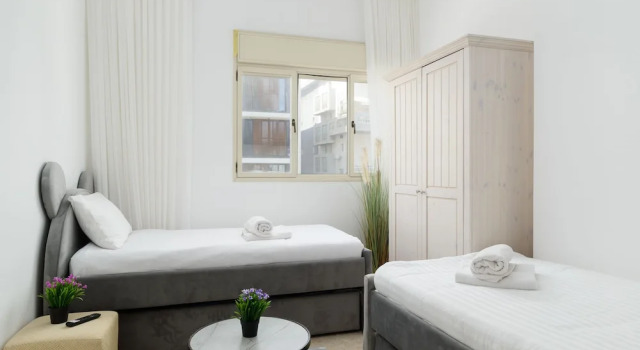 Bauhaus 2BR with Sea View by FeelHome, Забронировать Апартаменты/квартира Апартаменты Тель-Авива, рядом с Парк независимости, Апартаменты/квартира