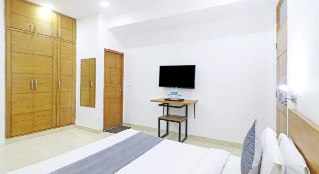 Номер Deluxe Mauryan Elite Hotel Chhatarpur Metro Station
