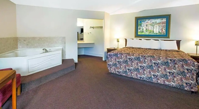 Люкс Days Inn by Wyndham Dubuque