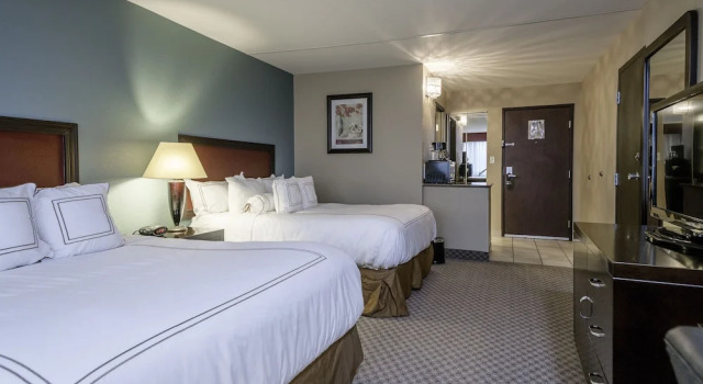 Четырёхместный номер Deluxe Causeway Bay Hotel